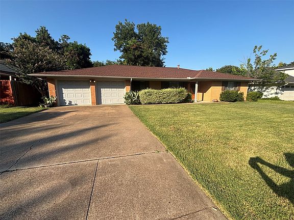 2nd image of 4212 Selkirk Dr W