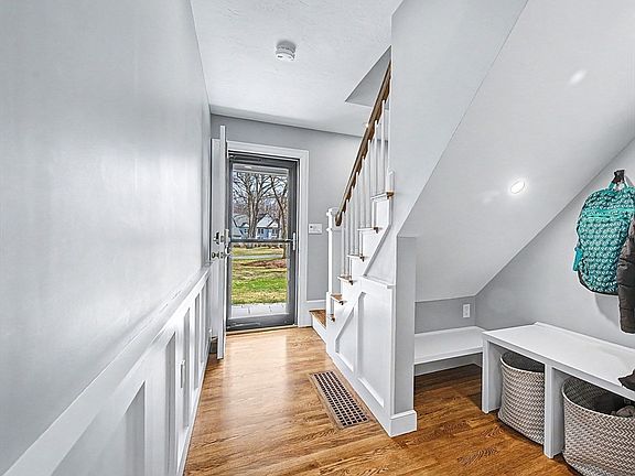 3rd image of 7 S Barn Rd