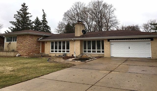 1st image of 17W623 Hillcrest Dr