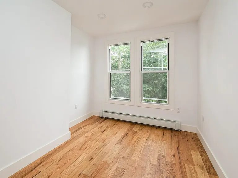 838 Freeman St #2E — Photo 5