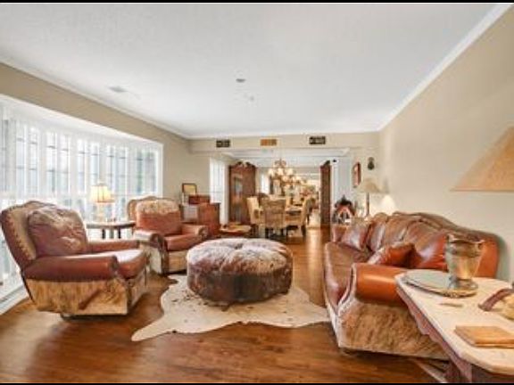 3rd image of 3811 Shadybay Cir