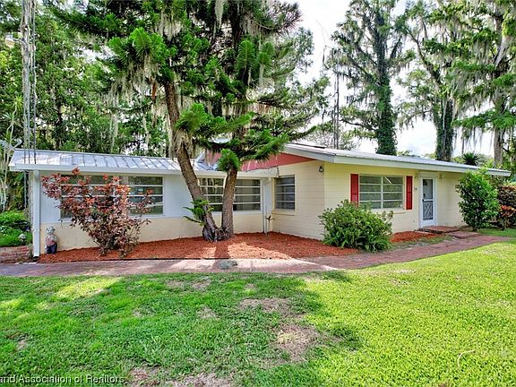 2nd image of 1402 Tall Cypress Dr
