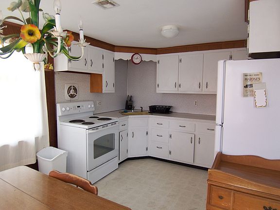 2nd image of 105 E New York Ave
