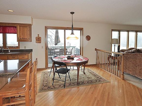 5th image of 380 Silver Meadow Dr