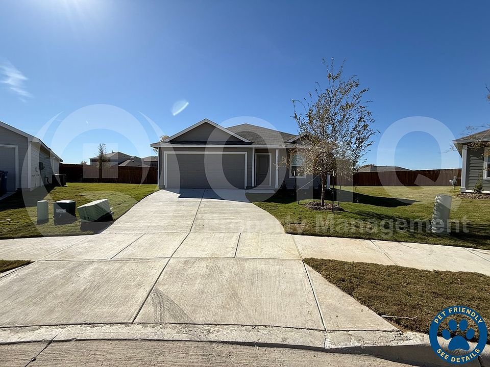 1st image of 1637 Parlier St