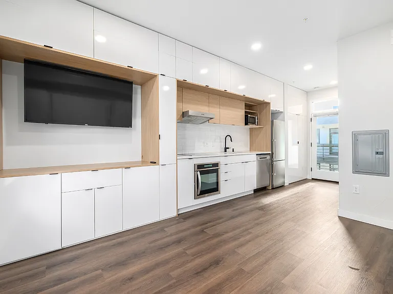 2120 N Downing St #305 — Photo 4