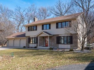 18975 Ellie Ln, Eden Prairie, MN 55346