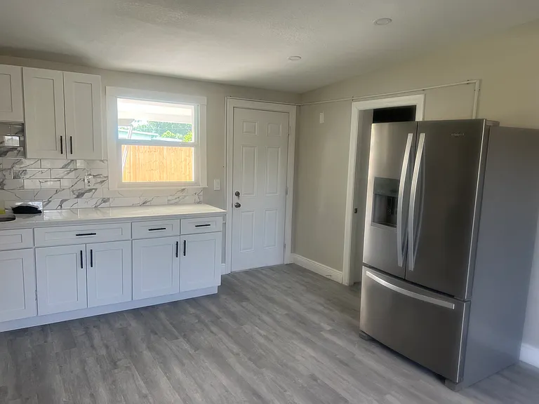 1804 Cadillac Cir — Photo 4