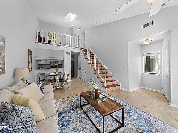 3rd image of 906 MARSH COVE Court
