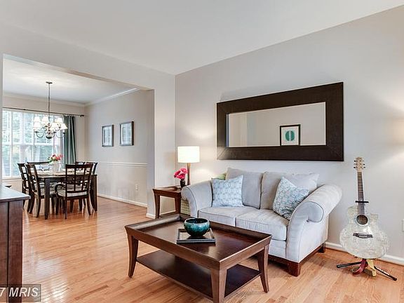 5th image of 1026 Wheatfield Dr