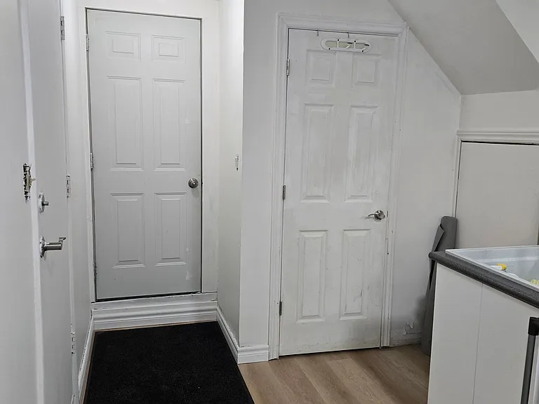 92 Braymore Blvd #BASEMENT — Photo 11