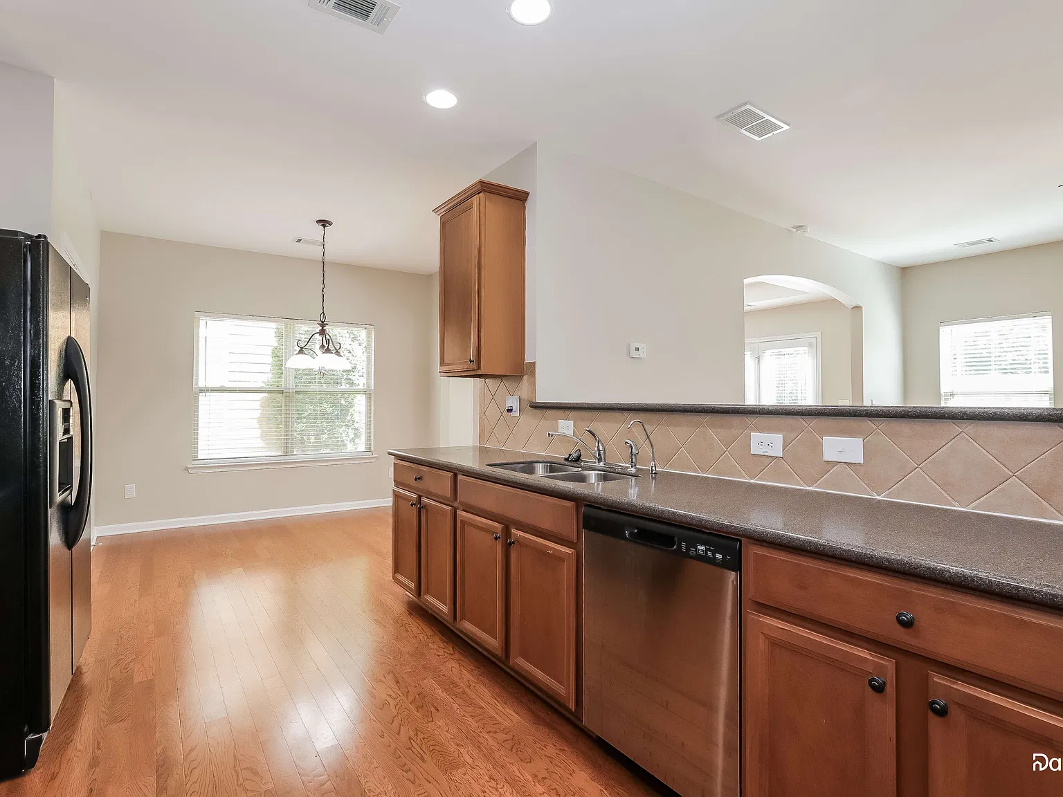 3 bed, 2.5 bath, 2109 sqft, $2,550 — Photo 2