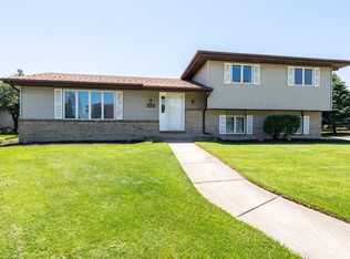 1433 Autumn Dr, Crown Pt, IN 46307