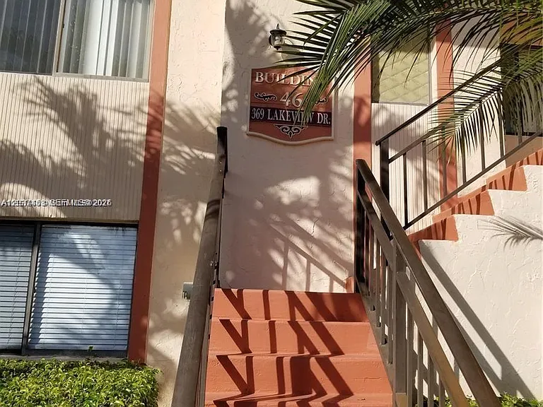 369 Lakeview Dr #204 — Photo 3