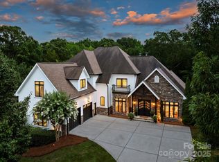 2207 Trapper Ct, Charlotte, NC 28270