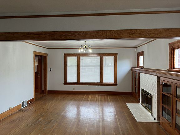 3rd image of 4340 Yakima Ave