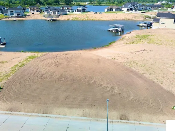 28487 Laurel Cir, Valley, NE 68064