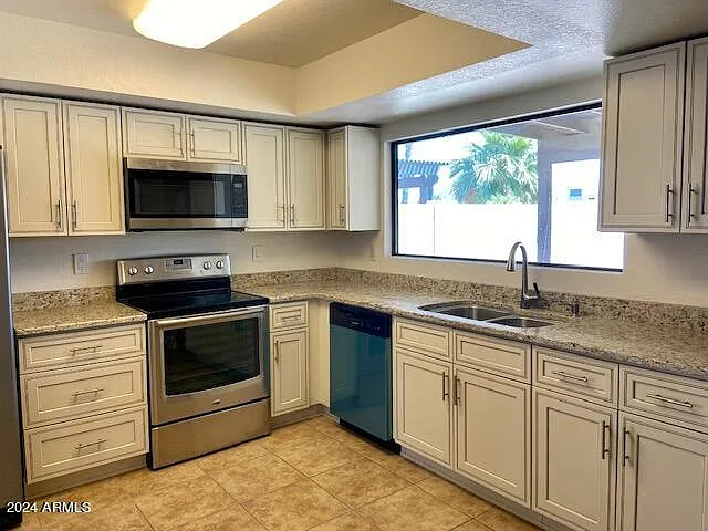 1543 N La Rosa Dr — Photo 5