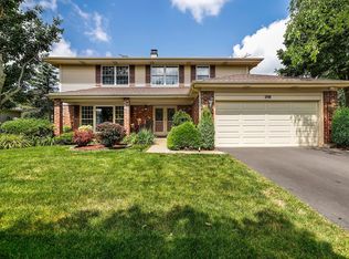 318 W Terrace Ct, Palatine, IL 60067