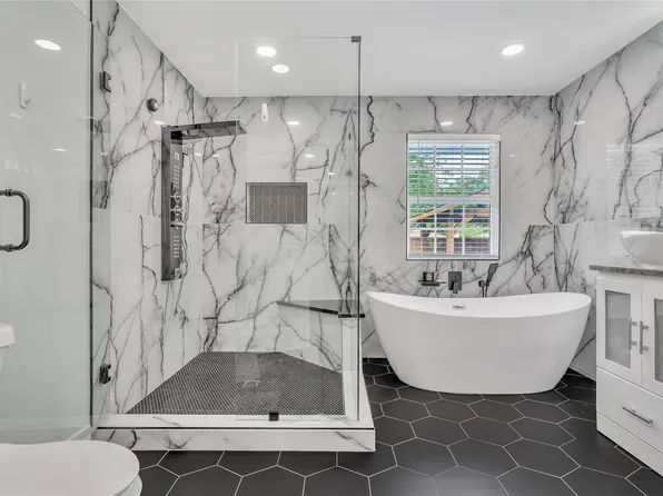 1048 Briarwood Ln, Desoto, TX 75115