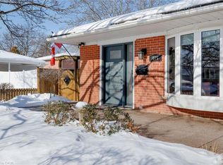 475 Sunset Dr, Oakville, ON L6L 3N3