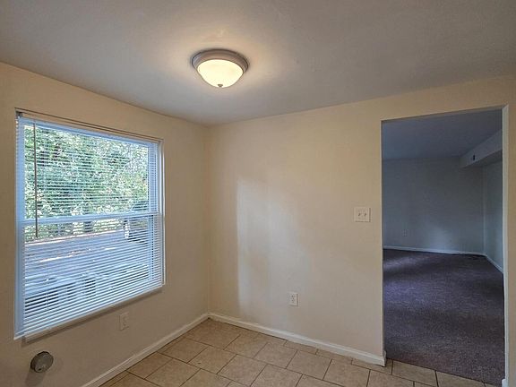 5th image of 228 Marlou St