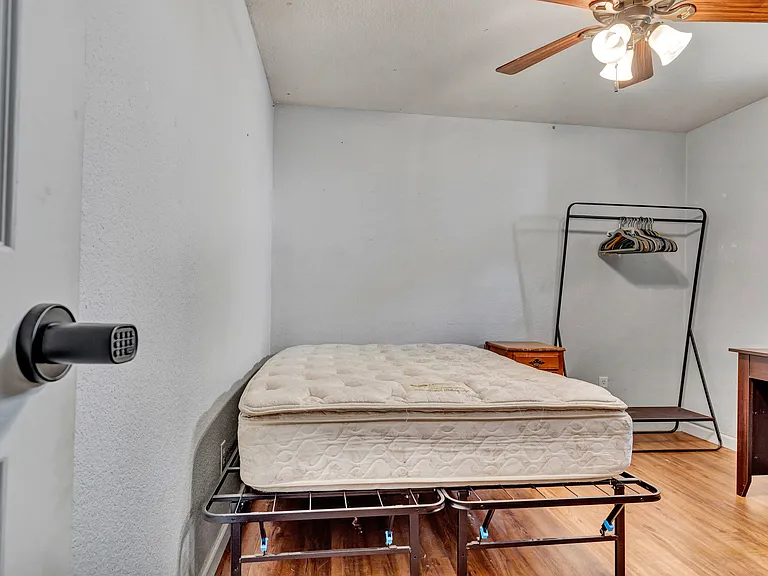 320 E Uintah St — Photo 32