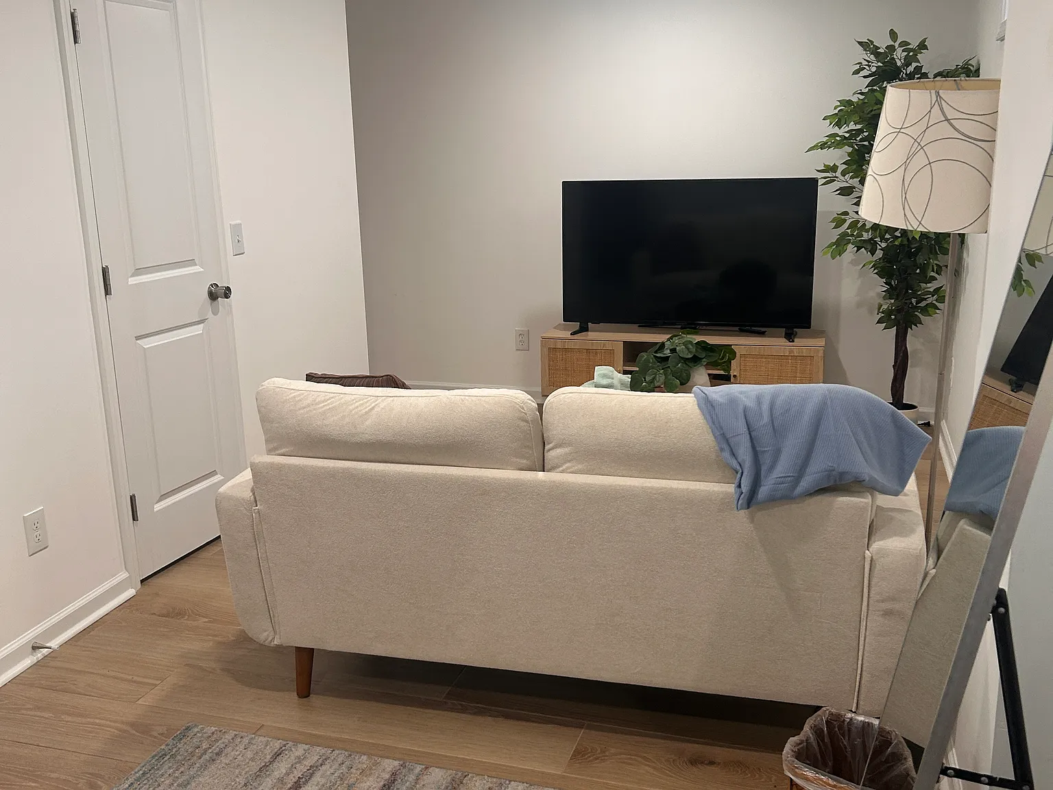 1 bed, 850 sqft, $1,350 — Photo 3
