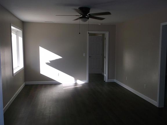 4th image of 3209 Mayfield Dr