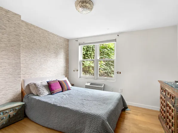 714 Sackett Street image 7 of 8