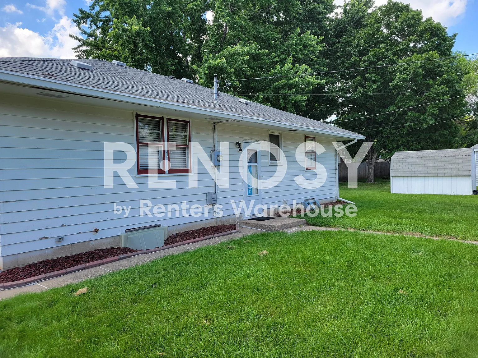 Newly Updated 5 Bedroom 1 3/4 Bath Home In Le Sueur available September 1st — Photo 2