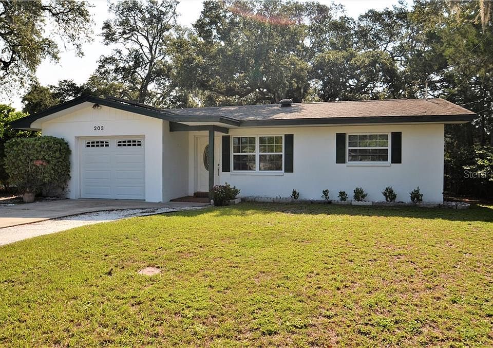 1st image of 203 Oak Bluff Dr