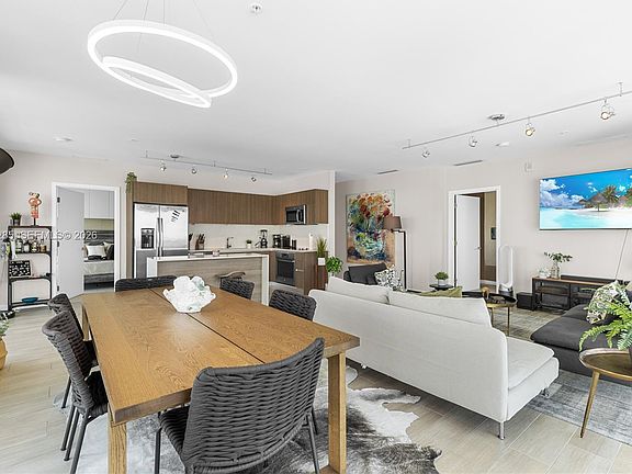 4th image of 1600 SW 1st Ave APT 1202