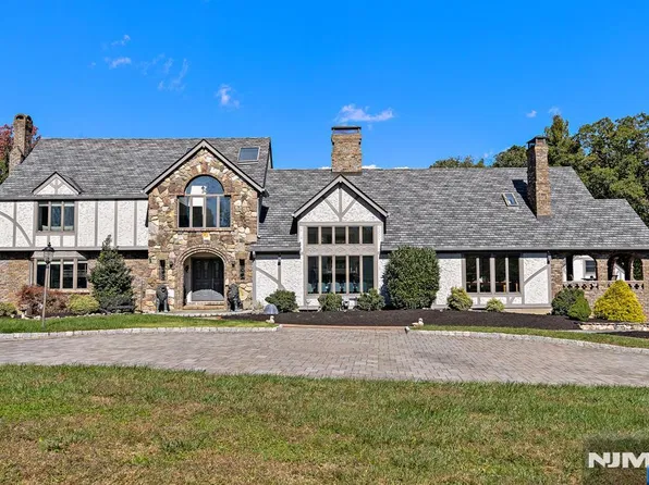 7 Christopher Place, Saddle River, NJ 07458