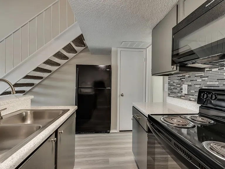 1217 Pecan Square Dr #222 — Photo 2
