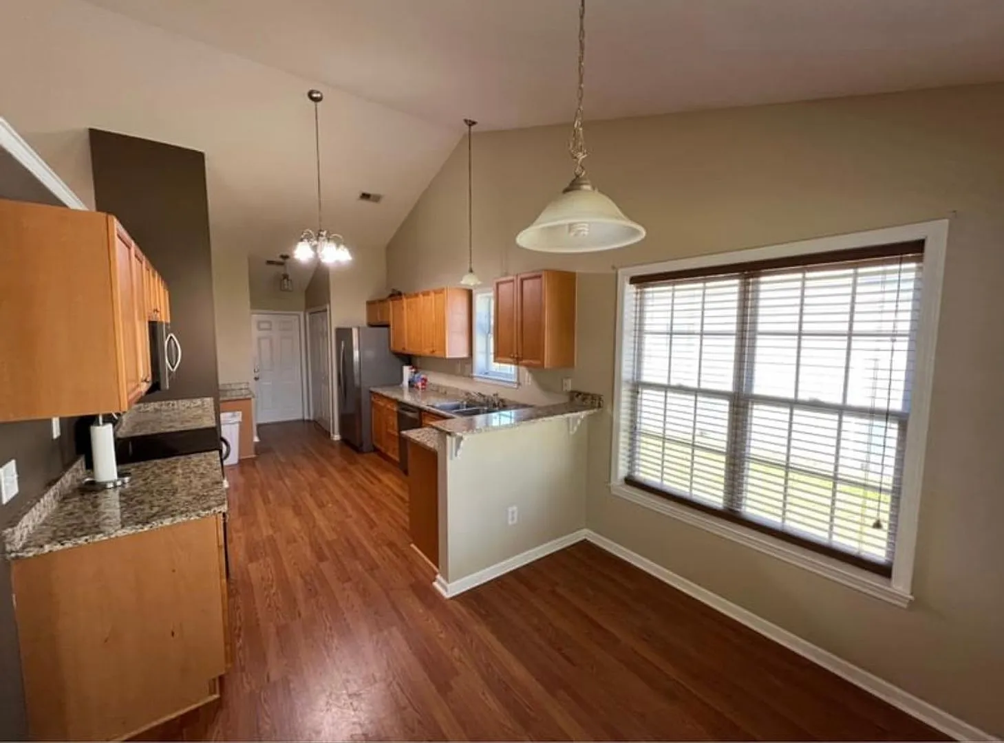 Private 3 Bed/2 Bath House in St. James School area!! — Photo 3