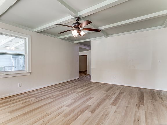 4th image of 2810 Dogwood Park Dr