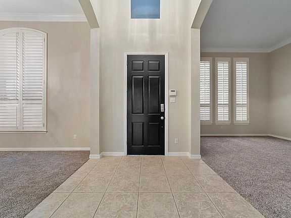 3rd image of 920 Willowmist Dr