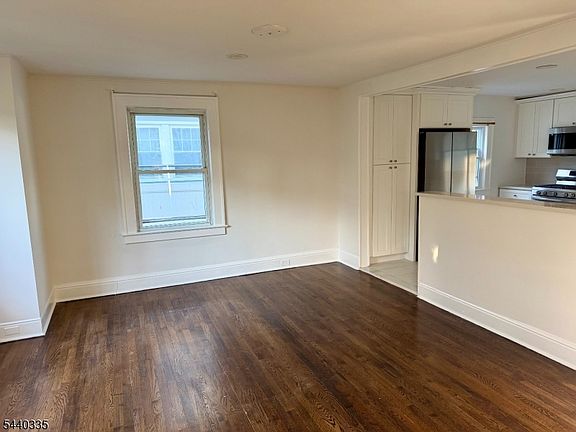 4th image of 150 Fairview Ave