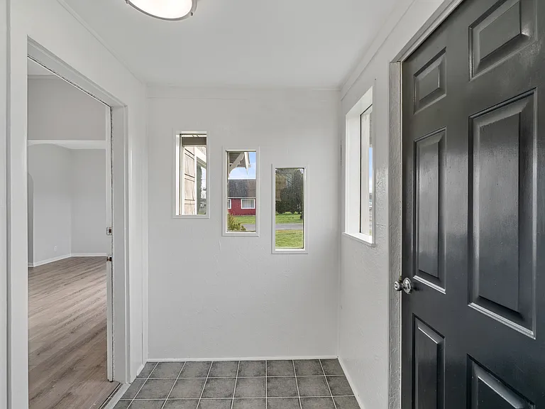 3033 Sumner Ave — Photo 3