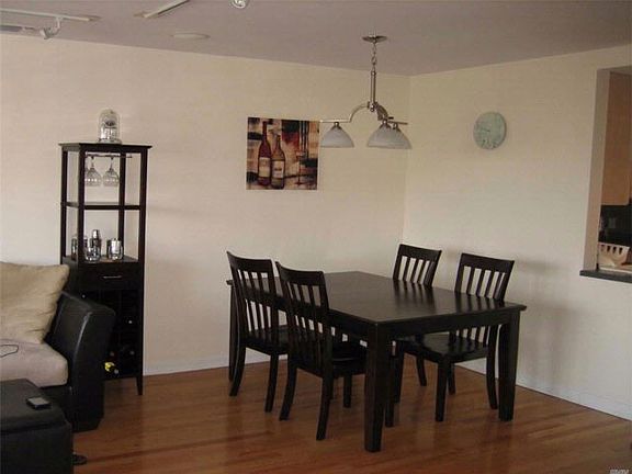 3rd image of 810 E Broadway #810