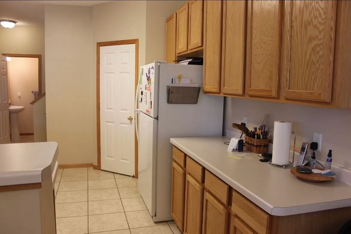 3 bed, 1.5 bath, 1695 sqft, $2,300 — Photo 3
