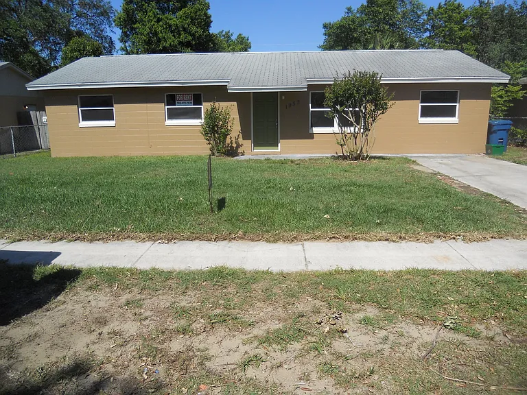 1953 Nelson Ave — Photo 1