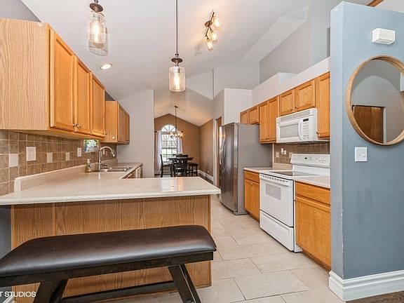 3rd image of 5359 Christopher Dr