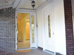 90 E John St, Hicksville, NY 11801