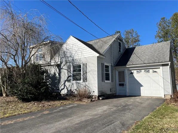 103 Rockland Dr, North Syracuse, NY 13212