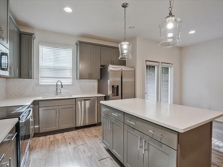 1809 Edgehill Dr — Photo 4