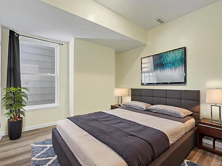 61 Carson Ave — Photo 8