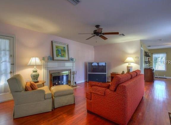 4th image of 1441 Turner St