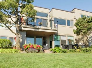 6120 SW Riverpoint Ln, Portland, OR 97239